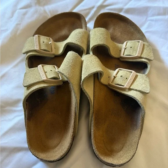 Birkenstock Kids Sandals in Tan Suede - Picture 2 of 8